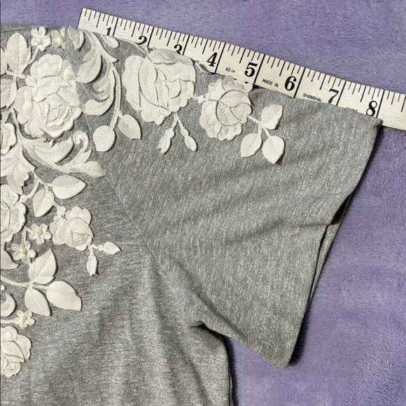 Anthropologie Gray Floral Short Sleeve Tee - Picture 7 of 8